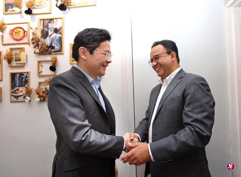 雅加达特区首长阿尼斯（右）星期四出席讲座前，会见了我国副总理兼财政部长黄循财，并与他共进午餐。黄循财在面簿贴文说，两人就国际和国内的发展交流看法，也讨论加强新印合作和促进民间关系。阿尼斯以李光耀交流研究计划学者身份，9月12日至15日访问新加坡。（取自黄循财面簿）