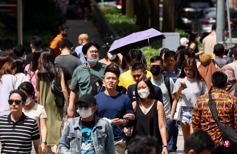 国人应当调整心态，不被这一波疫情高峰影响，相互守望扶持，把眼光放远，只要保持信心与耐心，一定能够一起渡过难关。（陈渊庄摄）