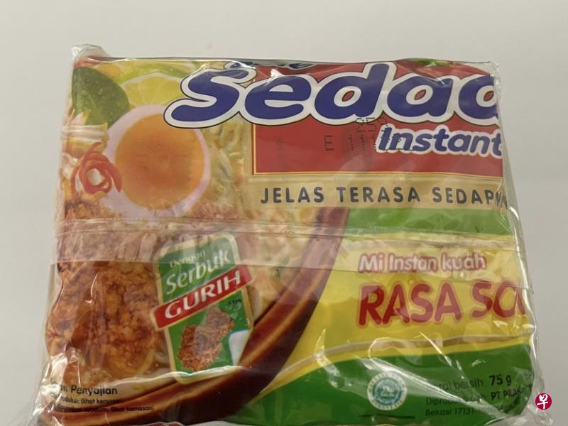 食品局下令再召回Mi Sedaap的鸡汤口味及咖喱口味两款快熟面。（新加坡食品局提供）