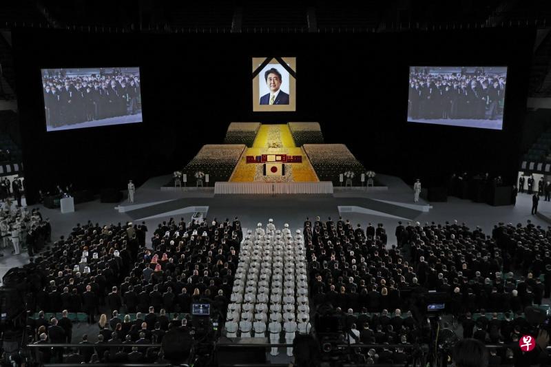 日本前首相安倍晋三的国葬仪式9月27日于东京举行，超过4000人出席。（彭博社）