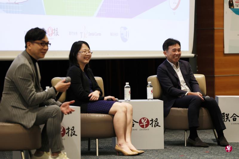 新加坡中央医院内分泌科高级顾问医生庄巧灵（左二起）和T32 Dental牙科集团创办人兼执行总裁黄敬文医生，与出席者谈论医疗保健课题。左一是活动主持人、资深高级记者林弘谕。(龙国雄摄)
