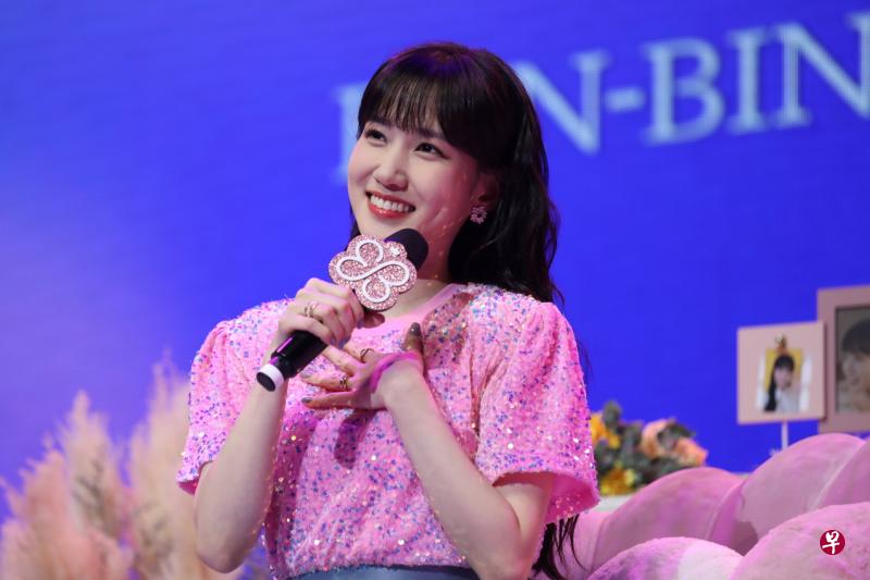 朴恩斌被粉丝的热情打动，跟粉丝说“I love you lah”（我爱你们啦）。