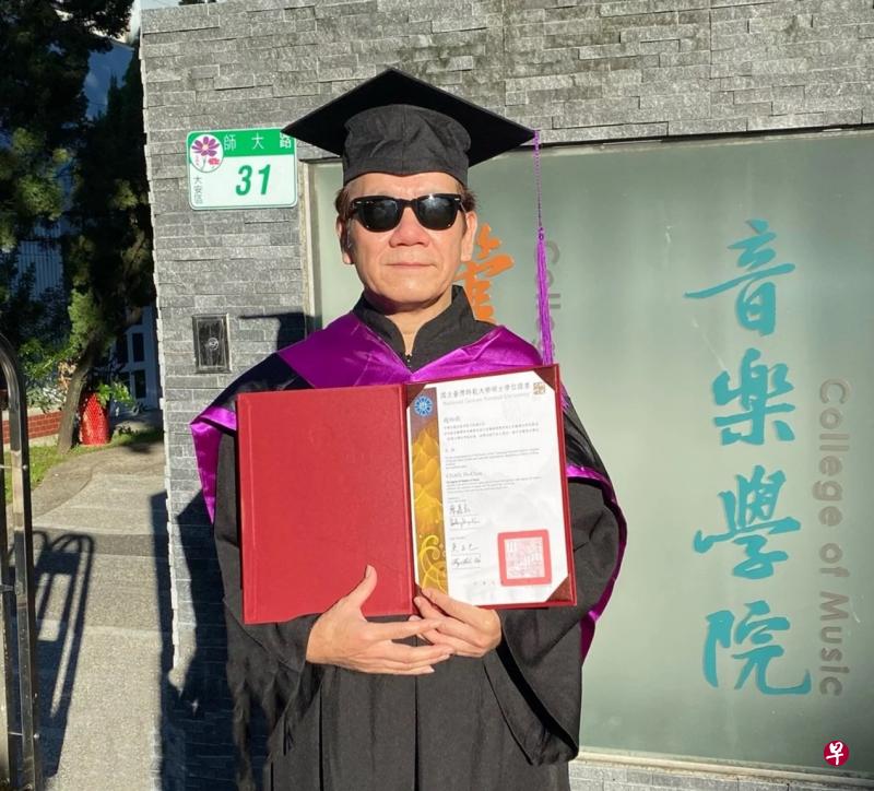 赵传顺利念完硕士班。（旋风音乐图）
