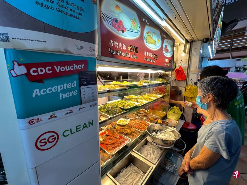 生活的方方面面因而大受影响，如食阁的食物价格节节上升，相信许多人都能感受到。（陈渊庄摄）