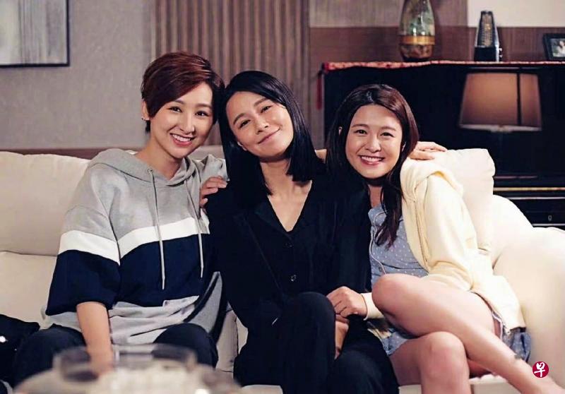 黄翠如（中）、高海宁（左）和江嘉敏在《七公主》饰演有血缘关系的姐妹。