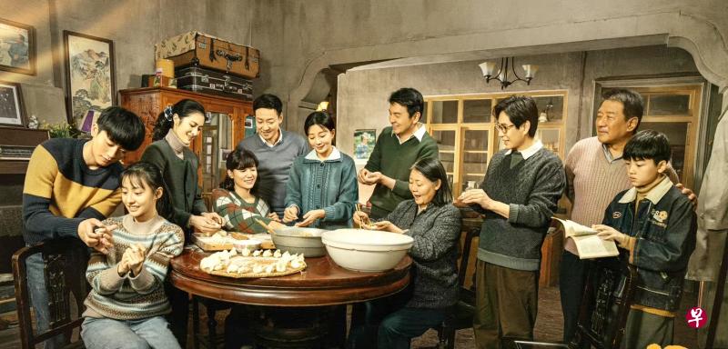 2022年初播出的现实主义剧《人世间》被誉为“神剧”，目前在豆瓣评分仍达8.1。