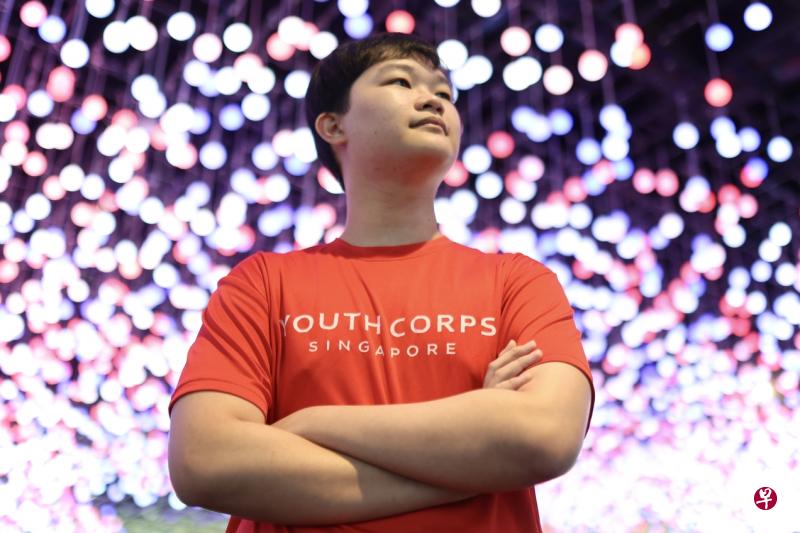 南洋理工大学李光前医学院二年级医学生陈俊伟是获颁今年“ Faces of Youth Corps Singapore”奖项的94名新加坡青年志愿团队义工之一。（特约沈康雄摄）