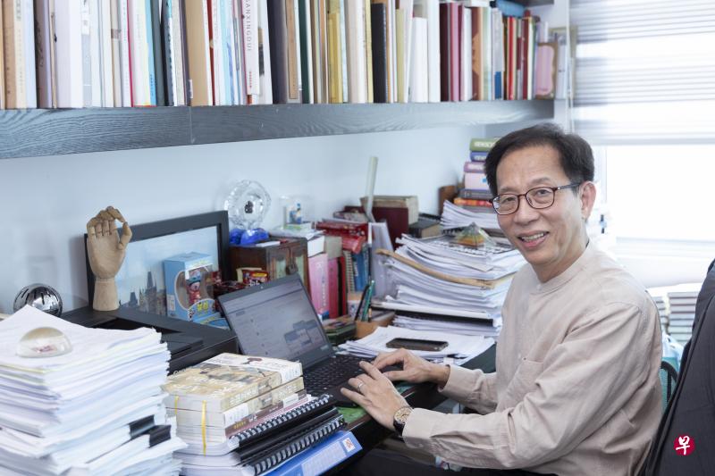 陈企业不久前从李光耀公共政策学院荣休，除了忙于许多咨询和演讲工作，对经商依然有着满腔热情的他，也在寻找机会转换跑道从商。（陈来福摄）