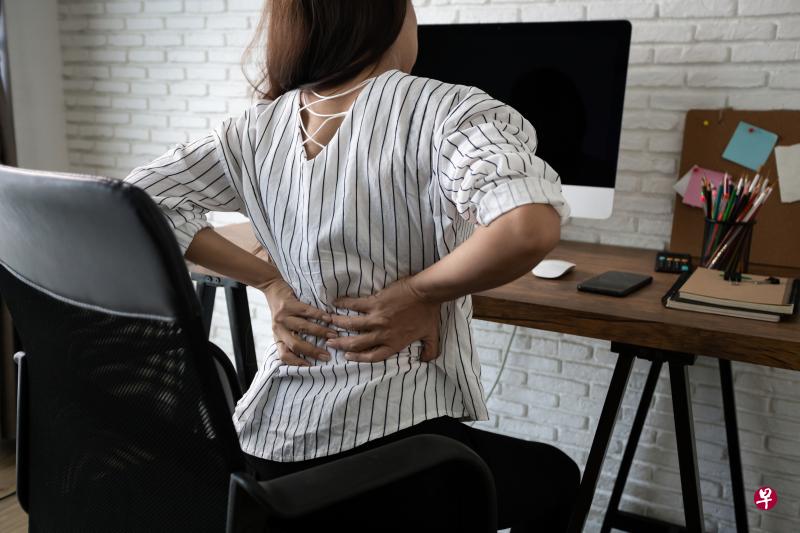 居家办公者宜选择符合人体工学的椅子，减少背部压力。（iStock图片）