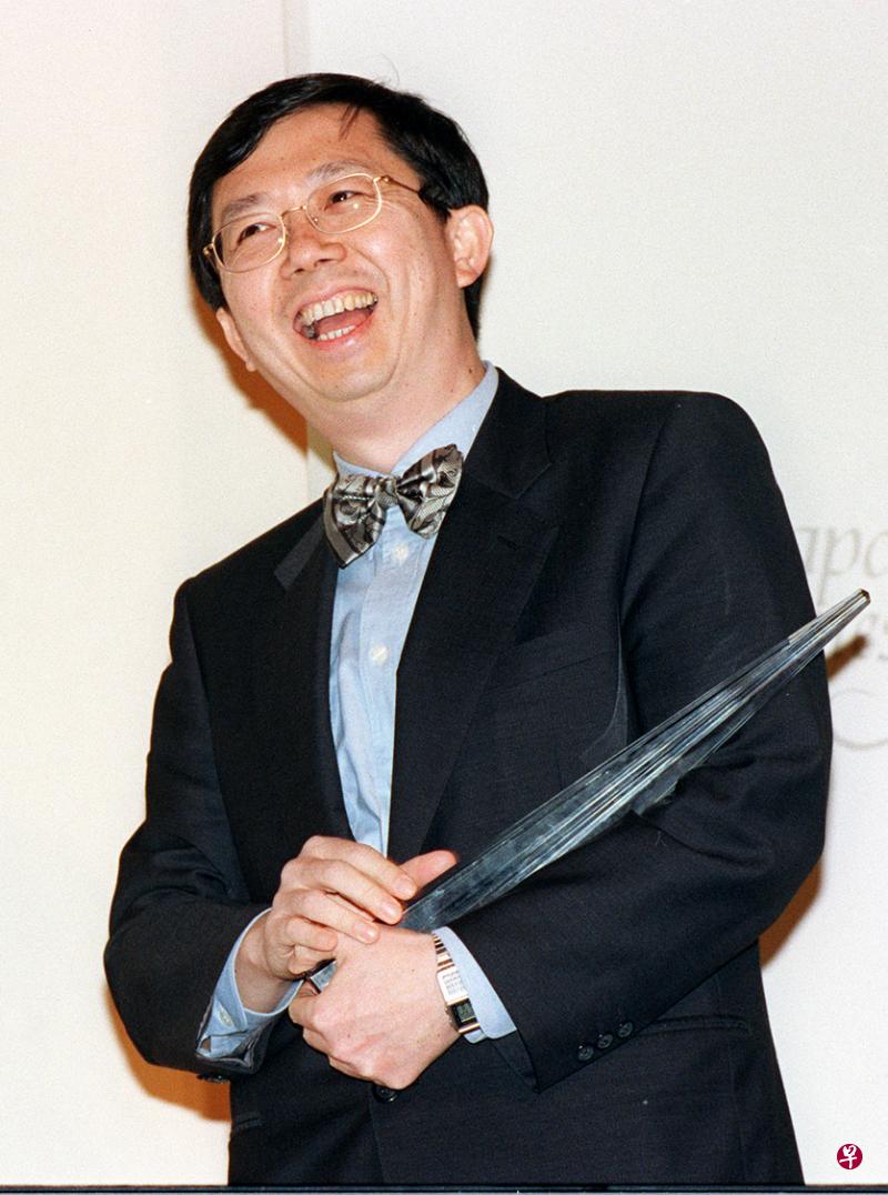 沈望傅在事业如日中天时，于1992年及1997年两度获《商业时报》颁发“年度杰出商人奖”。（档案照片）