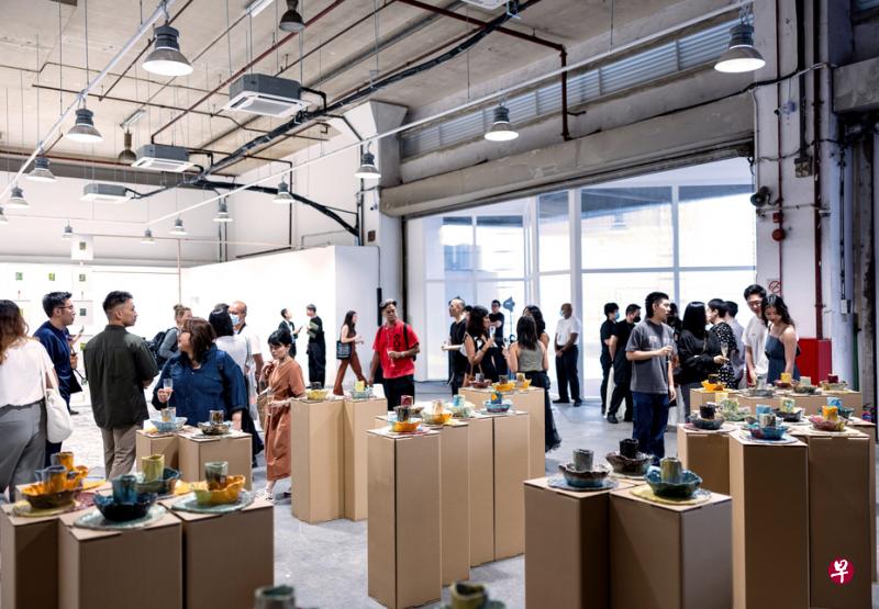 第五届聚焦东南亚艺博会的全新平台“合作”，展出德国艺术家Tobias Rehberger的装置《肮脏的碗碟》。（主办方提供）