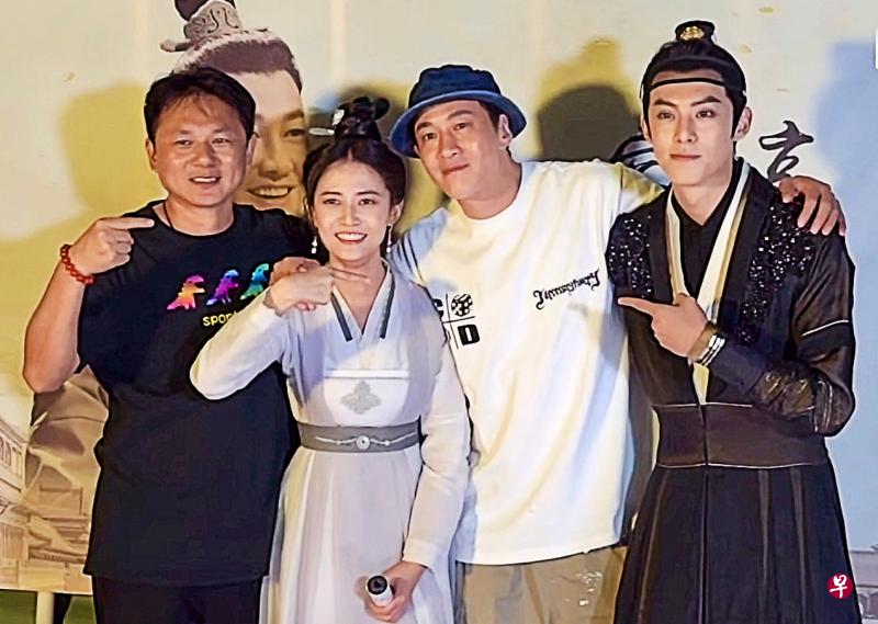 《浮图缘》导演吴强（左起）与主演陈钰琪、何润东和王鹤棣。