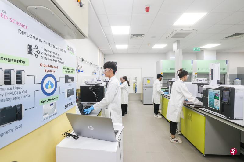 共和理工学院是本地首个拥有云端农业科技实验室的高等学府，学生能远程监控实验过程，不必踏进实验室也能实时收集和分析数据。（卓祾祎摄）