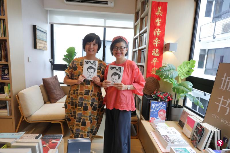 城市书房创办人陈婉菁（左）与刘碧娟携手促成英培安的《写作与阅读》出版。（城市书房提供）