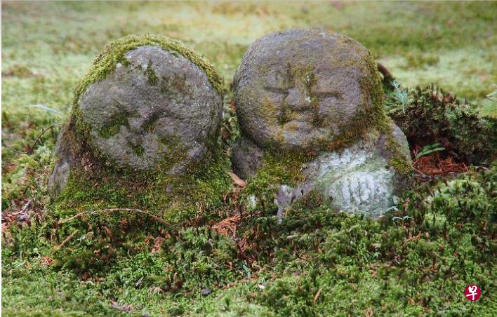 京都大原三千院里的蕨部地藏像。（作者摄影）