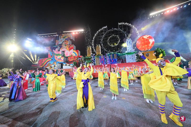 妆艺大游行星期四举行媒体预览会，由剧场演员和舞者呈献节目的片段。（李冠卫摄）