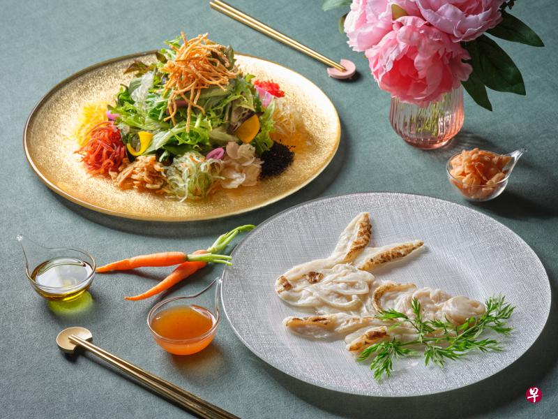 四川豆花饭庄的兔年造型河豚鱼生，配搭新鲜蔬菜及柚子酱，口味更清新。