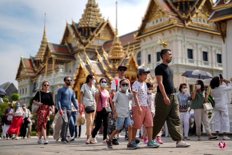 旅游业是泰国经济的重要支柱，冠病疫情前占国内生产总值的12％。如今泰国希望通过赌博合法化和兴建设有赌场的综合娱乐中心，加强泰国对国际游客的吸引力。（路透社）