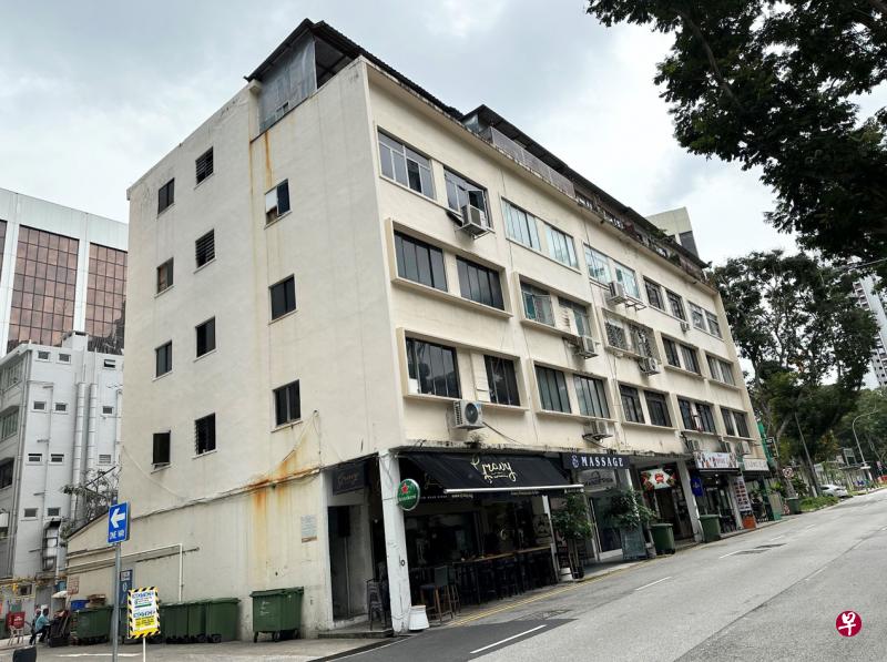 两栋商业楼建于1959年，楼高五层，第一层楼是商店，大部分租户都是餐饮业者，楼上是住宅单位。（博纳产业提供）