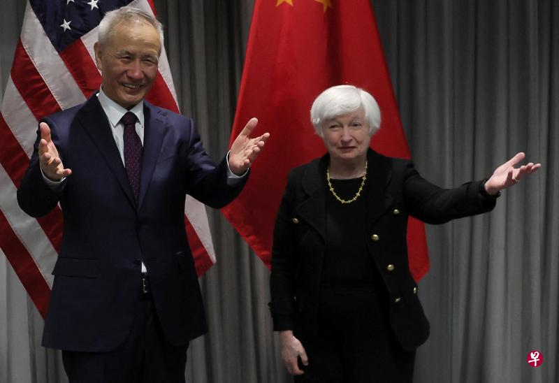 中国副总理刘鹤（左）和美国财政部长耶伦18日在瑞士苏黎世首次举行面对面会谈。（路透社）