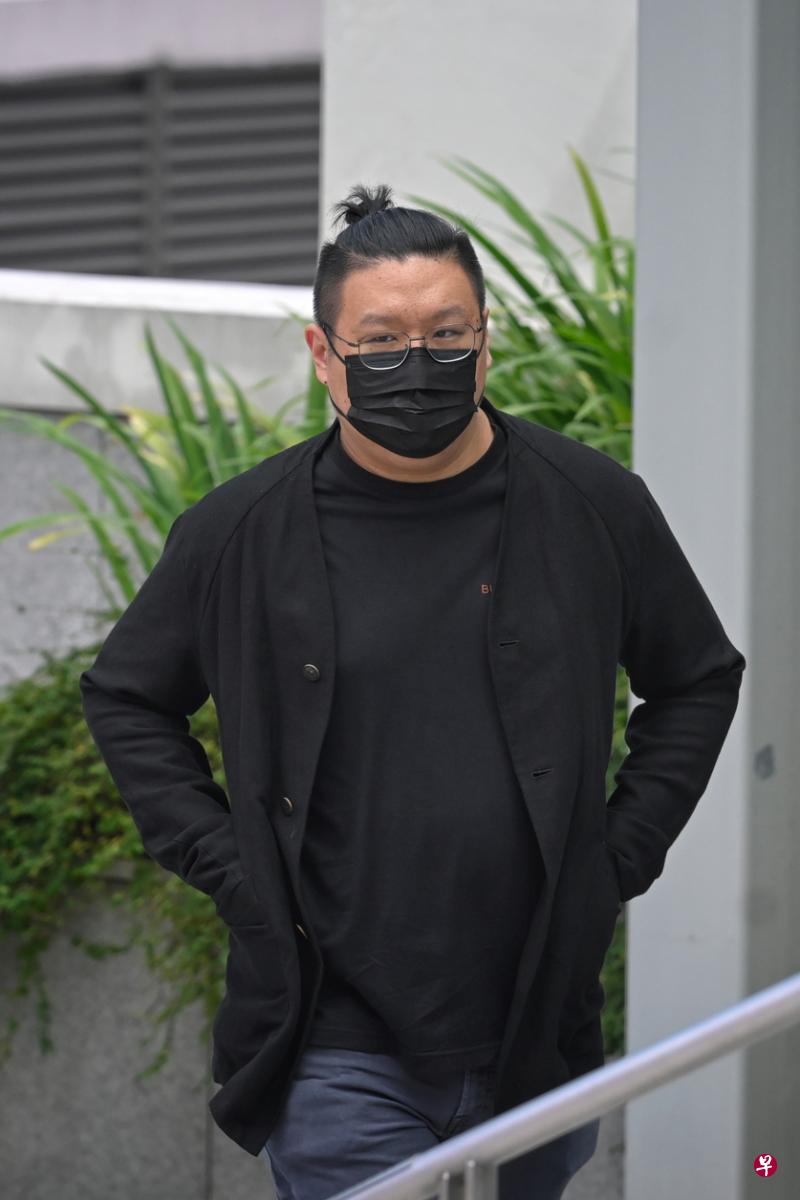 黄有志面对105项控状，指他涉及超过10亿元骗案，他的保释金目前提高到600万元。（海峡时报）