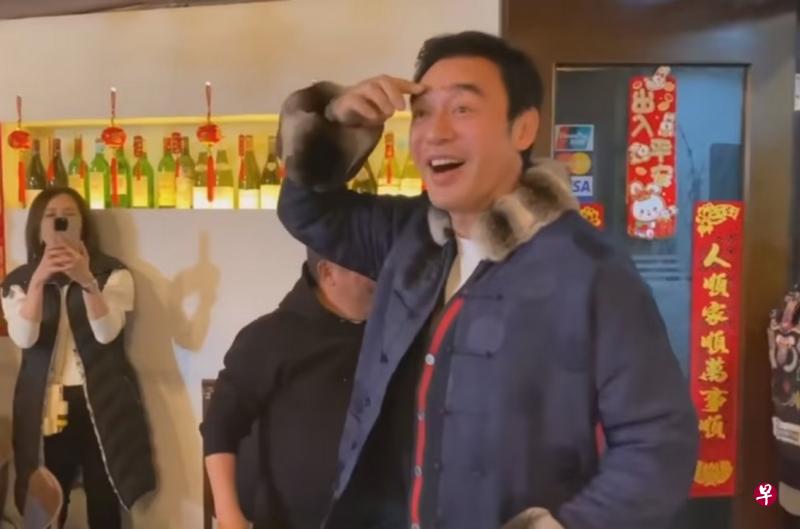 钟镇涛不言老，配文写道“人生七十才开始”。（互联网）