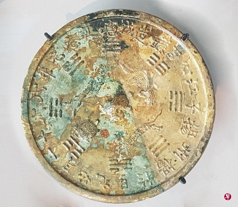 江心镜是唐代沉船黑石号的出水文物之一。（作者提供）