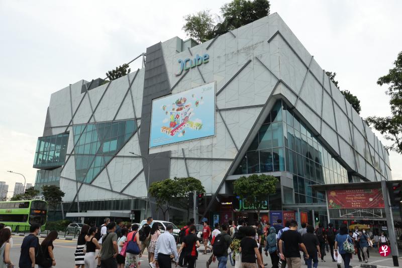 裕冰坊主要租户包括日本超市Don Don Donki、邵氏电影院、溜冰场The Rink等。（邝启聪摄）