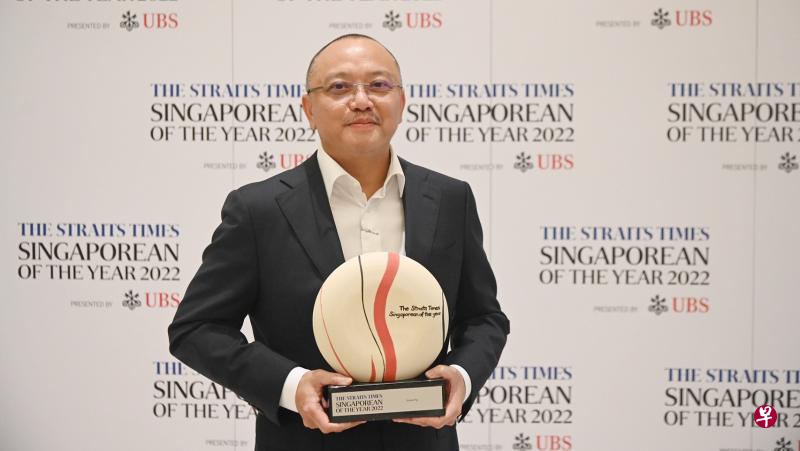 55岁的车行老板黄进国投身慈善事业超过20年，五年前开设为弱势群体提供物资的慈善机构。（海峡时报）