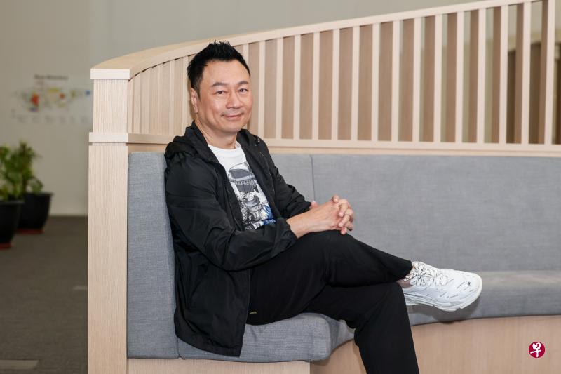 黎耀祥说自己错了多次，被骂过多次，才知道这条演艺路该怎么走。
