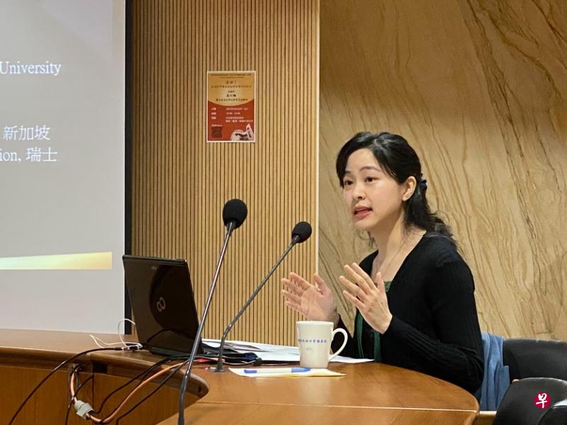 长期关注中国大陆教育课题的台湾社会学者姜以琳，在北京追踪28名家庭优渥的精英学生，如何在八年内从中学生一步步出国求学，再进入全球高端市场就业，成为跨国精英阶级的历程。（缪宗翰摄）