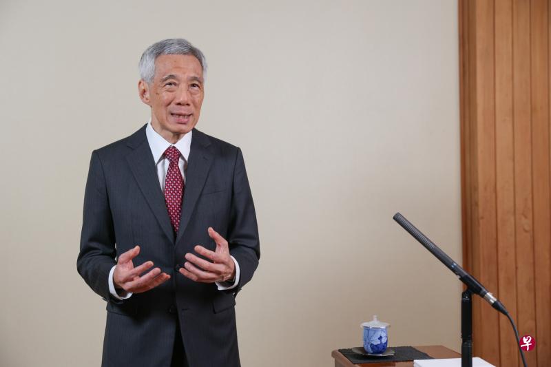 我国已迈出冠病疫情，并变得更加坚毅。经济也回弹至疫情前水平，2023年料将取得增长，但增幅有所放缓。我国的财政情况依然紧张，同时受通胀和地缘政治等不确定因素影响。　　政府会帮助新加坡人渡过困难时期。今年的预算案适度加强了措施，以减轻困难时期对企业、家庭和个人的影响，尤其是低收入群体所面对的挑战。　　历代新加坡人都为国家的发展作出了努力和牺牲，我们有责任为下一代考虑和规划，维持新加坡繁荣。——李显龙总理