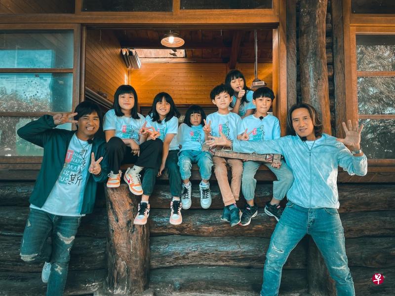 动力火车录制节目的前几天，才知道是去小学当“学生”。