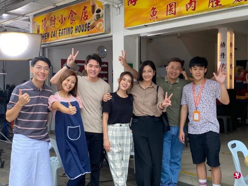 许瑞奇（右一）入围最佳男主角奖后，在社媒分享《你的世界我们懂》演员合照。（取自艺人IG）