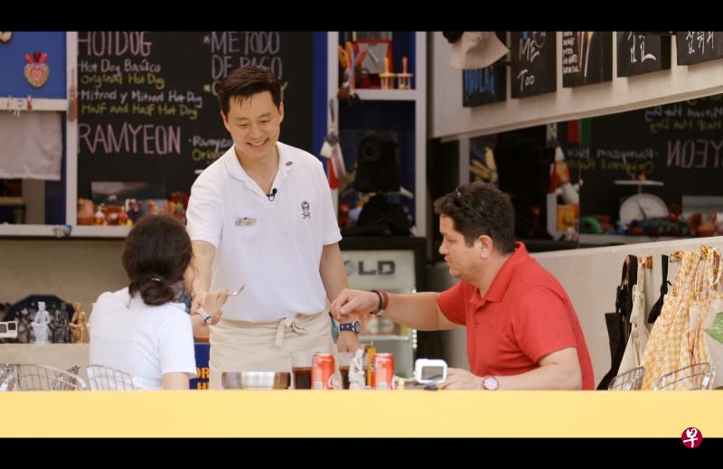 李瑞镇在《瑞镇家》荣升社长，十分重视营业收入，亲力亲为招待客人。