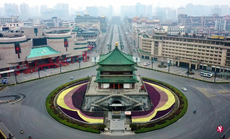西安2021年12月23日封控期间的空荡荡街头。（新华社）