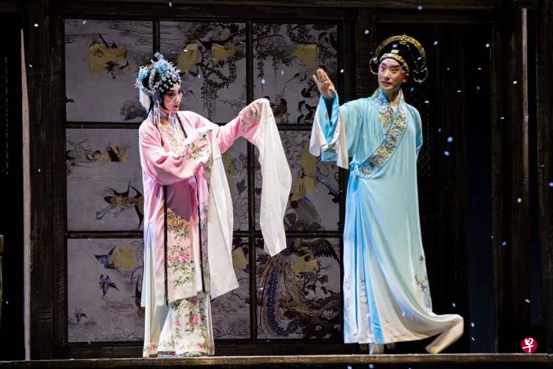话剧《惊梦》脱胎于昆曲《游园惊梦》，以传统戏班命运作为主线。（互联网）
