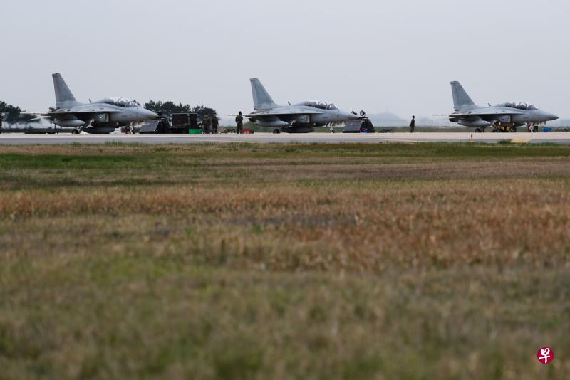 超音速FA-50轻型战斗机是韩国本土生产的首款轻型战斗机。它由美国技术改良而成，但价格相对低廉，受到东南亚多国的青睐。（彭博社）