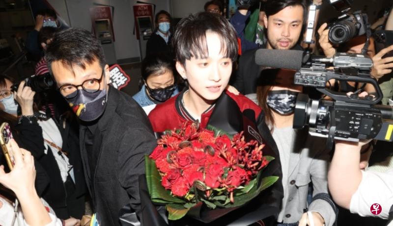 3月初才在香港开唱，邱锋泽（中）20日再次到港。（互联网）