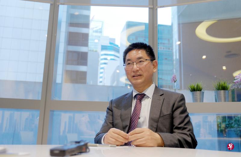 深圳市地方金融监督管理局局长何杰说，深圳市政府会继续通过“金融驿站”，为面临融资困难的企业提供援助。（曾坤顺摄）