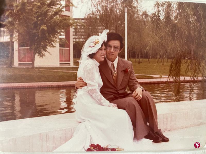 1980年结婚时，单纯的吴宝珠对丈夫王其俊五光十色的生活毫不知情。（受访者提供）