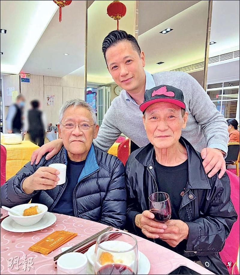 胡杏儿老公李乘德（中）去年1月在社交媒体上载与吴耀汉（左）和陈惠敏（右）合照，吴耀汉面色尚好。（互联网）