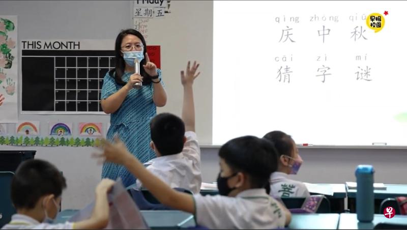 去年杰出华文教师奖得主之一杜慧颖擅长利用猜字谜、脱口秀等趣味活动引起学生学习华文的兴趣。（档案照片）