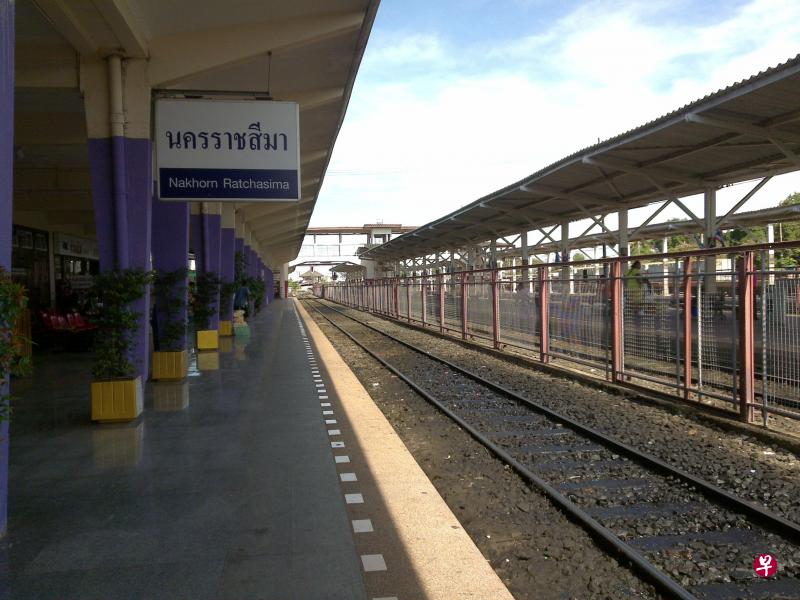 泰方决定自行承担从曼谷至呵叻府（Nakhon Ratchasima）段铁路工程的全部费用。图为呵叻府火车站。（互联网）