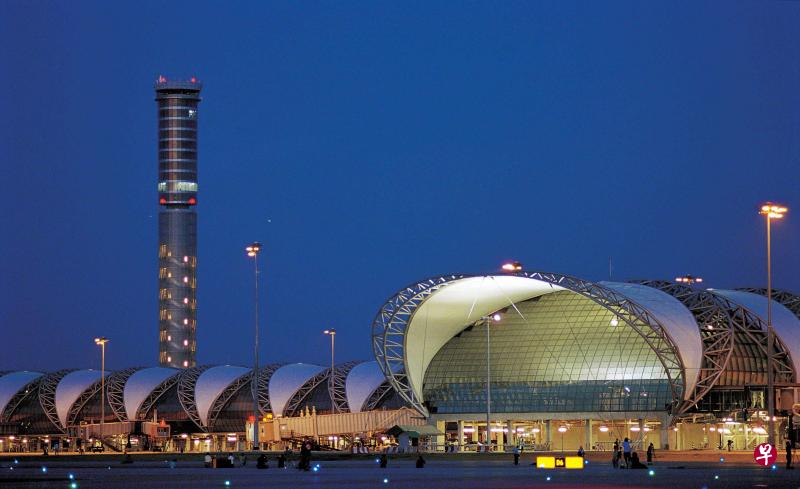 泰国交通部长阿空披露，军政府将援引临时宪法中的第44条款，来加速建造曼谷素万那普国际机场的第三条跑道。（泰国机场总公司供图）