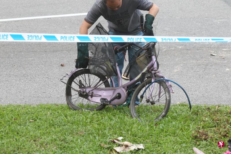 死者的脚车事后被查案人员带走。（吴伟国摄）