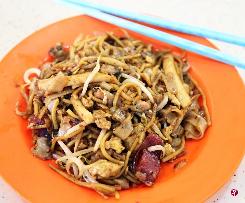 《牛津英语词典》再收录10个新加坡式英文单词，包括本地美食“char kway teow”（炒粿条）。 （档案照）