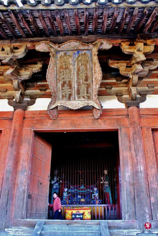 推开佛光寺东大殿之门，宛如推开进入大唐之门。