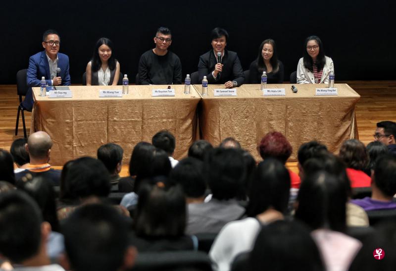 “我的新加坡未来”微电影大赛邀请了陈子谦（左三）、萧丁明（右三）、王玥（左二）、林子群（右二）和王樱蓓（右一）与观众分享制作微电影的心得与知识。