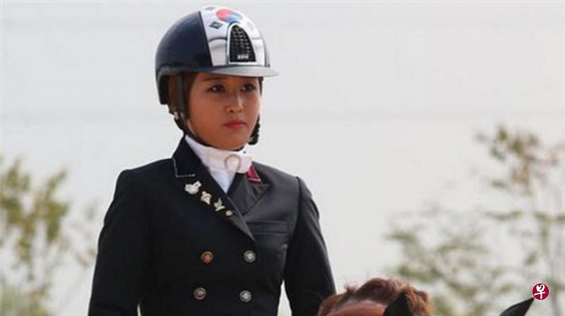 崔顺实的女儿郑维罗以“马术特长”进入著名大学，还在网上张扬，结果弄巧反拙。（互联网）